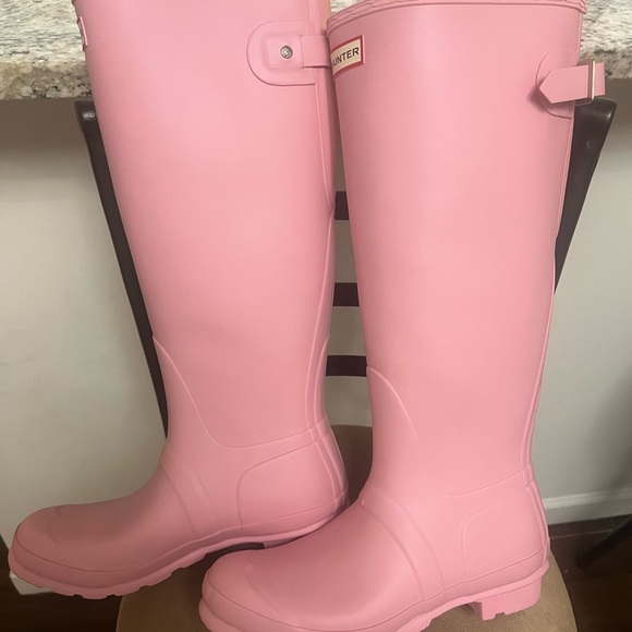 Tall pink hunter rain boots perfect for those rainy April showers! - Picture 2 of 3